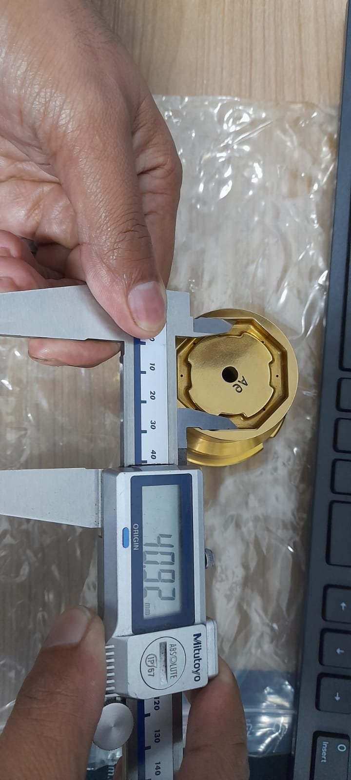 Pengukuran presisi dengan jangka sorong